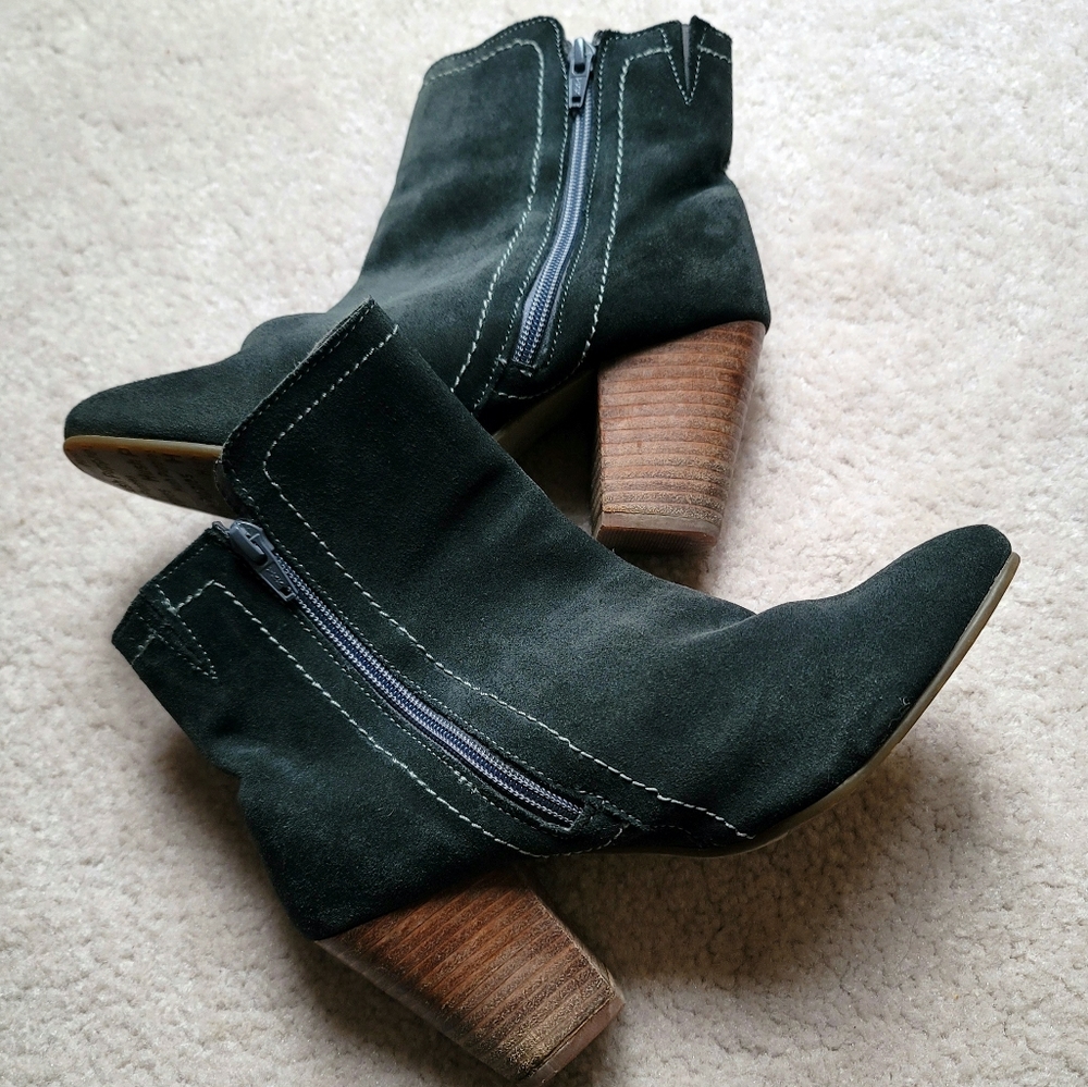 Hush Puppies Daisee Billie Suede Booties Size 7 M